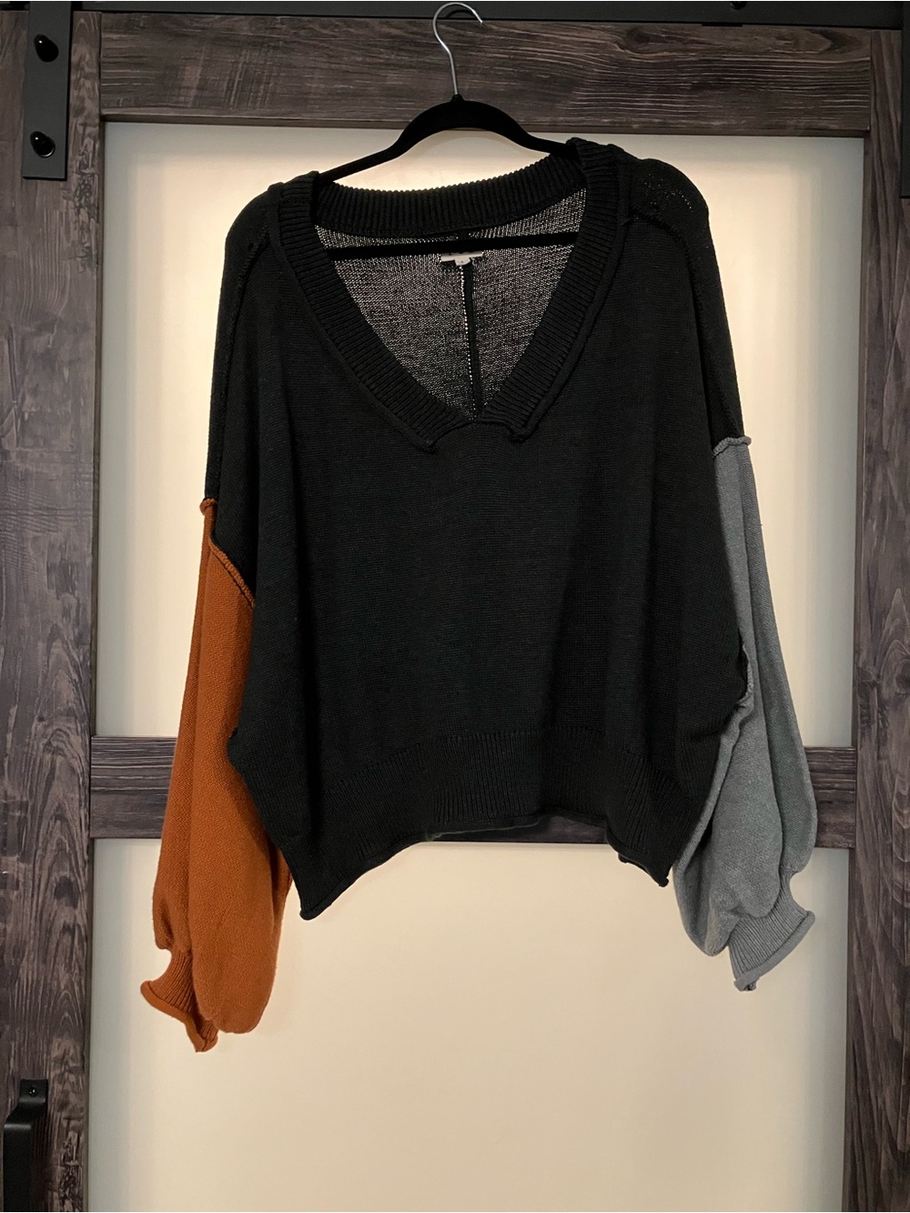 POL Women's Colorblock V-Neck Sweater in Black, Rust & Gray